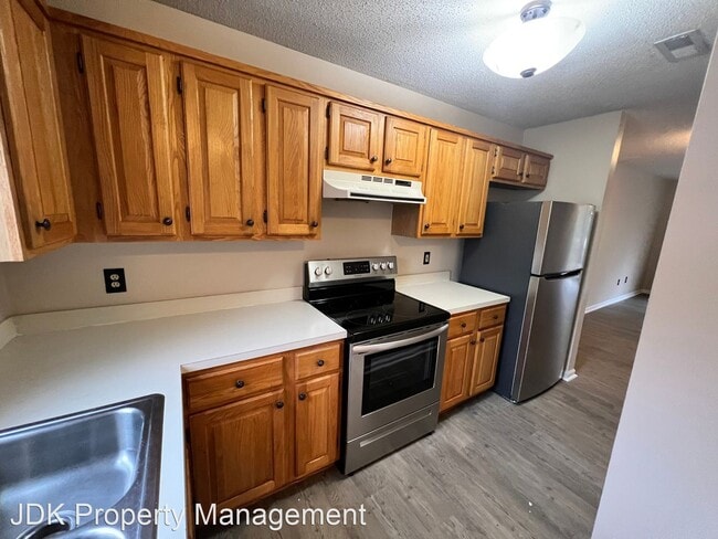 Building Photo - 2 br, 1.5 bath House - 942 S. Fifth St