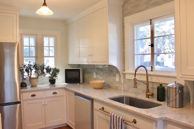 Foto del edificio - 50 Robinson Pkwy