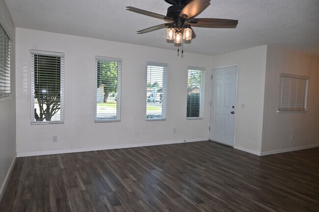 Foto del edificio - Resident Benefit Package Property