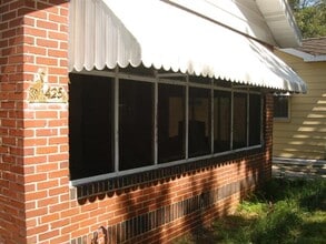 Building Photo - 425 W 46th St