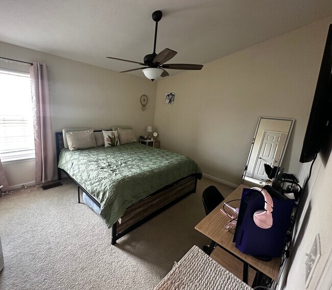 Foto del edificio - 138 Oak Valley Cir