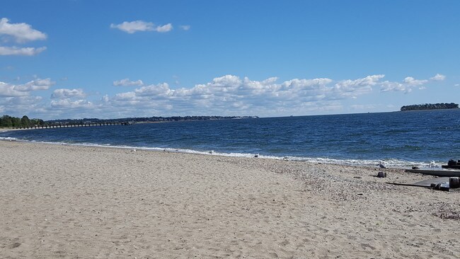 Acceso privado a la playa - Milford Beach Apartments