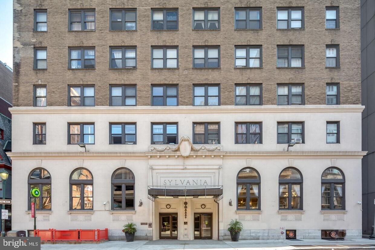 Primary Photo - 1324 Locust St