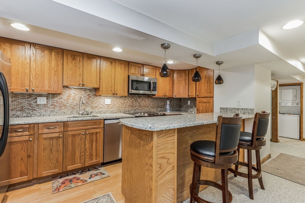 Primary Photo - Lovely 1Bd/1Bth Lower Level in Bloomingdale