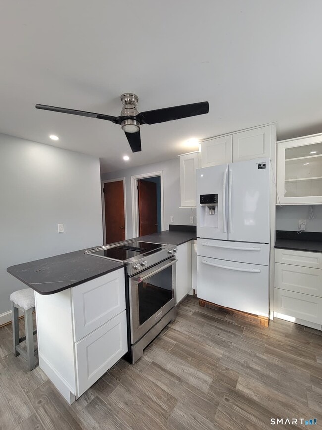 Foto del edificio - 895 Pleasant Valley Rd