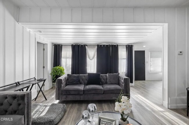 Foto del edificio - 11798 Kagel Canyon St