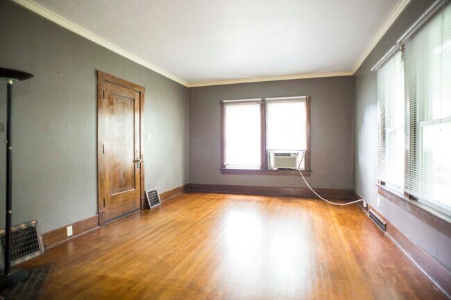 Foto del edificio - 1240 Broadway N