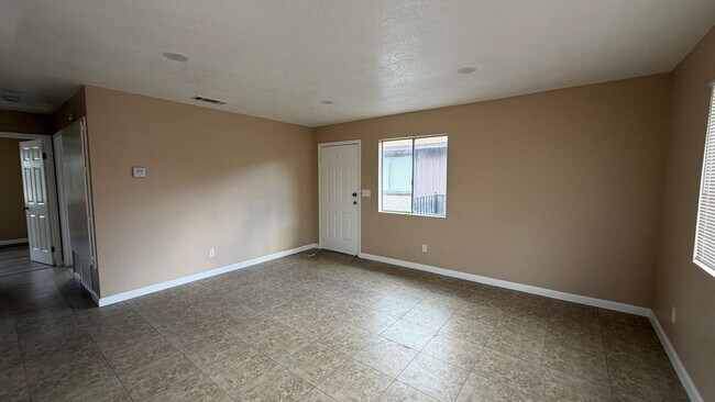 Foto del edificio - Two Bedroom One Bathroom Apartment in San Bernardino!