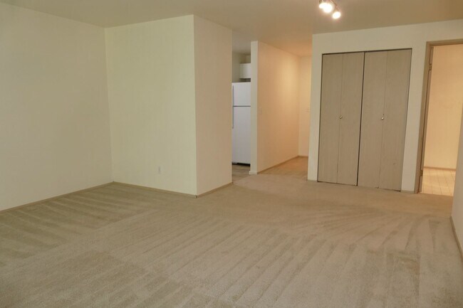 Building Photo - 2244