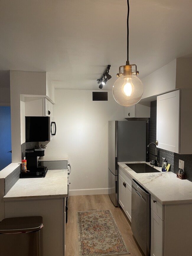 Kitchen - 1325 Bagby Ave