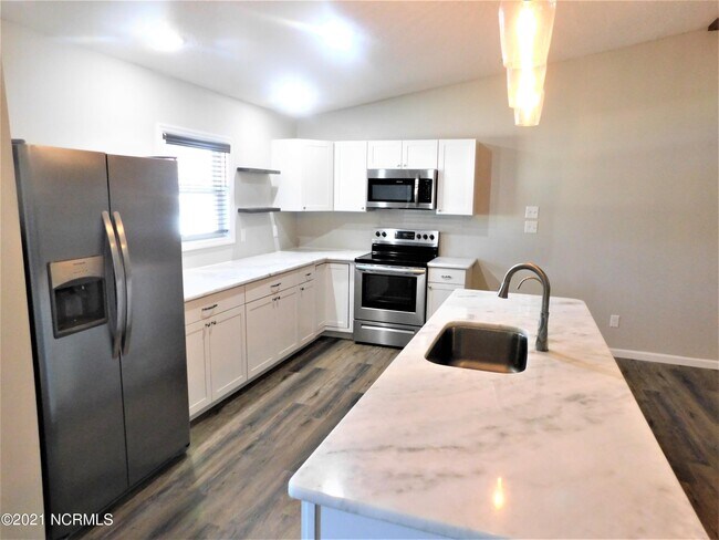 Building Photo - 110 Woodside Ct