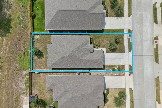 Foto del edificio - 914 Golden Willow Ln