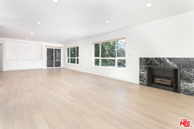 Foto del edificio - 560 N Kings Rd