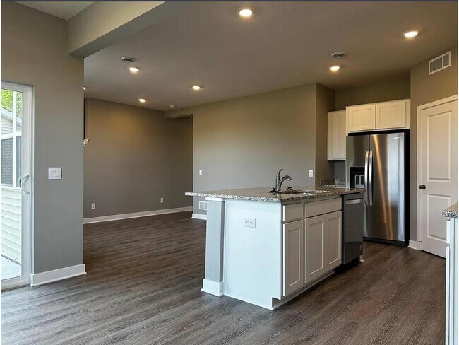 Foto del edificio - 12669 Erskin St NE