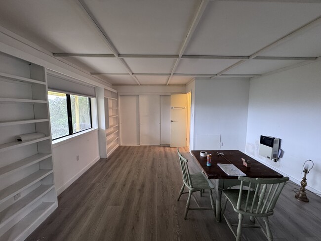 main room - 1411 Duncan Springs Rd