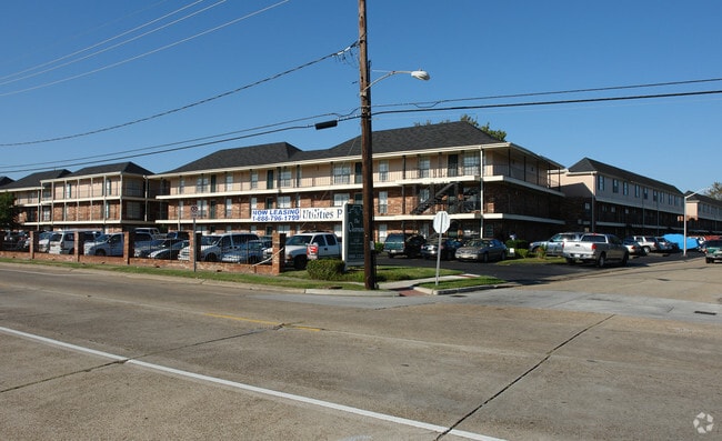 Building Photo - The Leonne