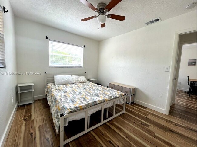 Foto del edificio - 1611 NW 7th Ave