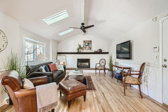 Foto del edificio - Modern 5 Bed/3.5 Bath Home in Devil's Thum...