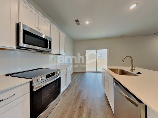 Foto del edificio - 6034 Rosemore Ln