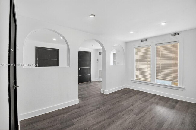 Foto del edificio - 220 SW 16th St