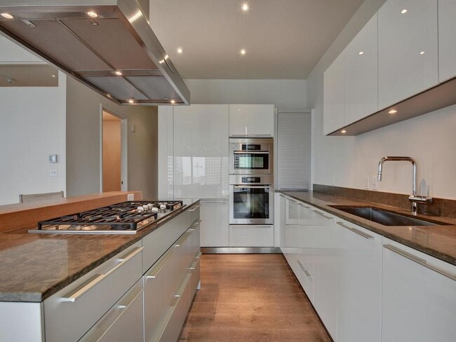 Building Photo - 210 Lavaca St