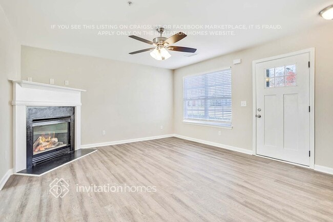 Building Photo - 371 Coral Cir