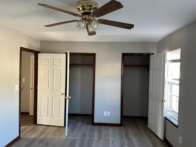 Building Photo - 2056 Tynewood Dr
