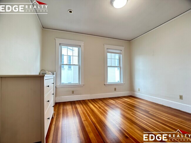 Building Photo - 92 Litchfield St