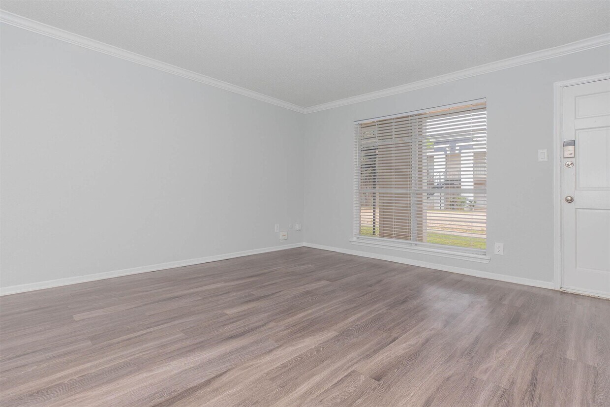 Primary Photo - 3001 Hillcroft St