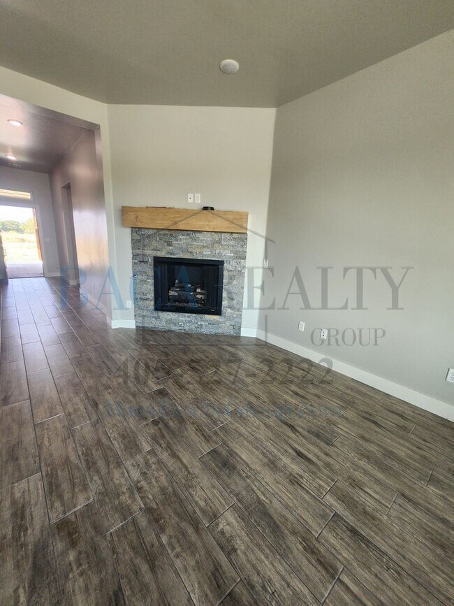 Building Photo - Gorgeous new construction 4br 2ba house!!
