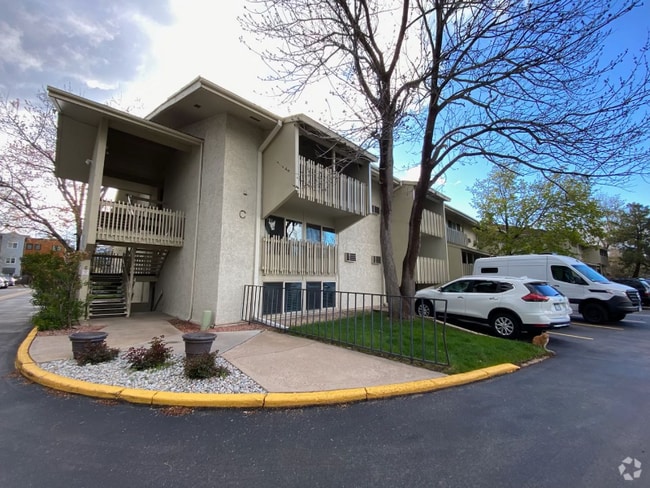 Building Photo - 2707 Valmont Rd