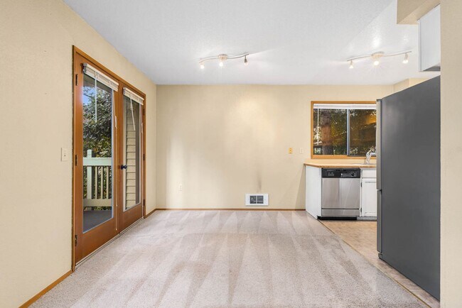 Foto del edificio - 2 Bedroom 2 Bathroom Condo Near Downtown Kirkland