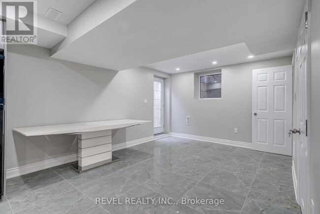 Building Photo - 1238 Playter Pl