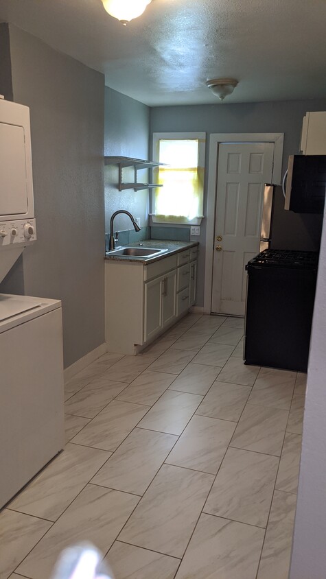 Primary Photo - 1121 N Crawford St