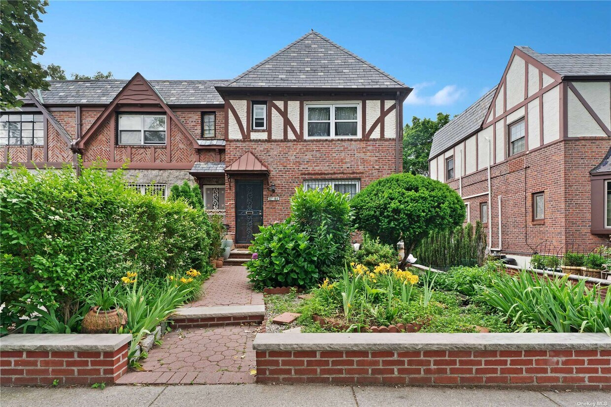 6764 Fleet St, Queens, NY 11375 House Rental in Queens, NY