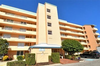 Building Photo - 4550 Pinebrook Cir