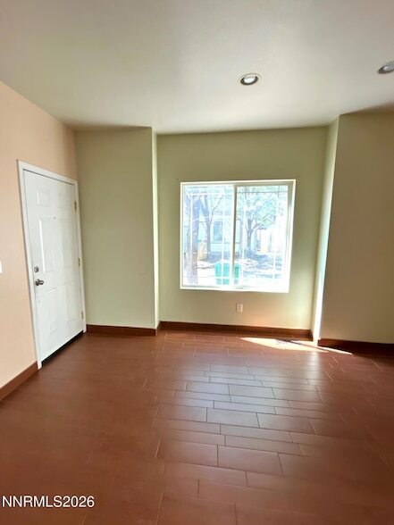 Foto del edificio - 1317 Powell Ln