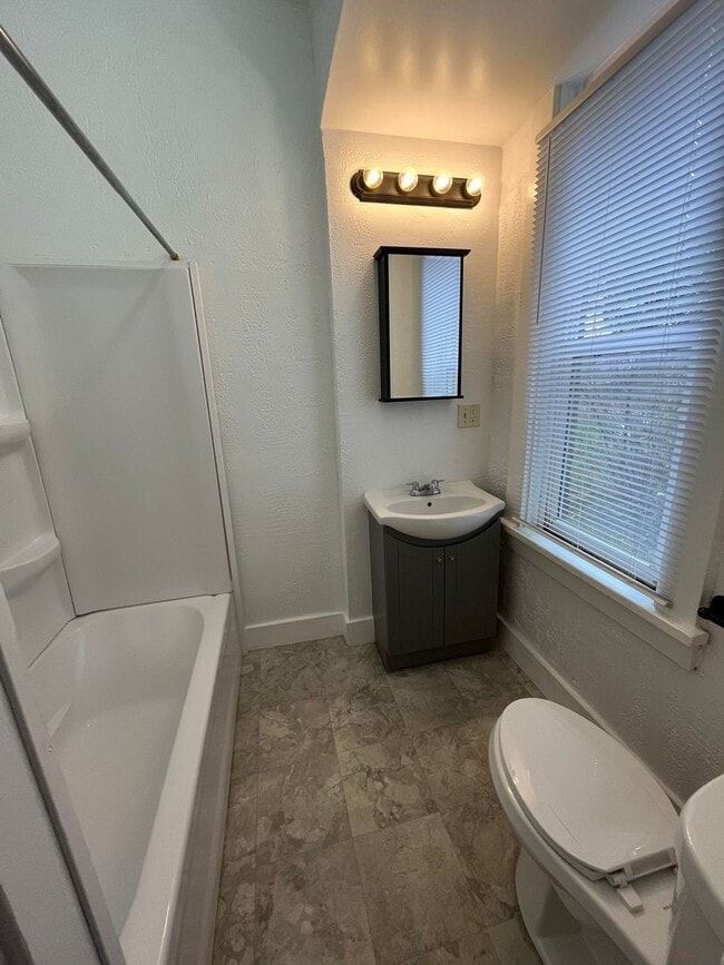 Foto del edificio - 911 N 9th St Rd