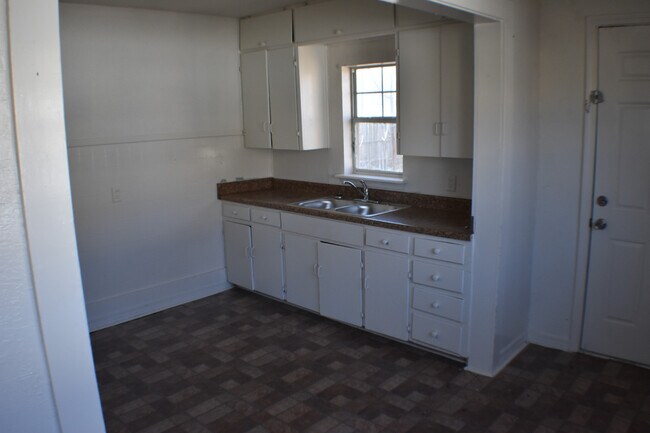 Building Photo - 818 S Carolina