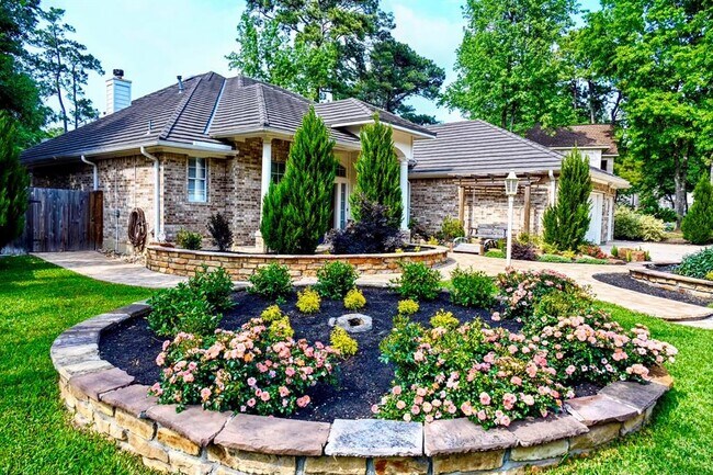 Foto del edificio - 118 S Evangeline Oaks Cir