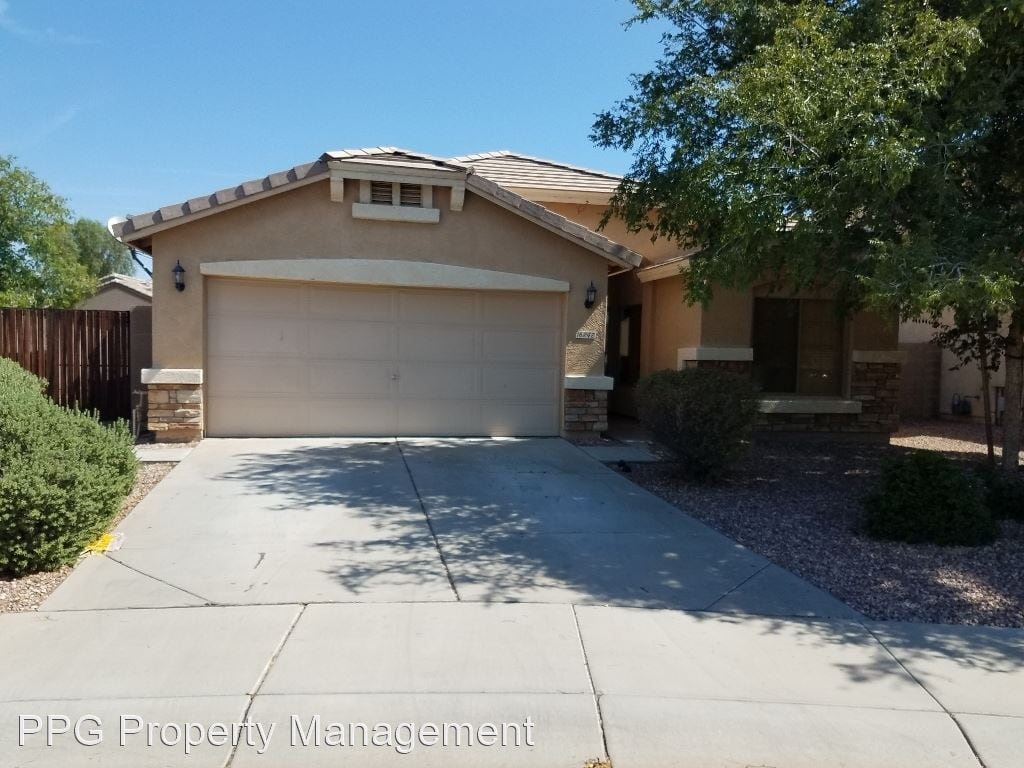 4 br, 2 bath House 16242 W Banff Ln House Rental in Surprise, AZ