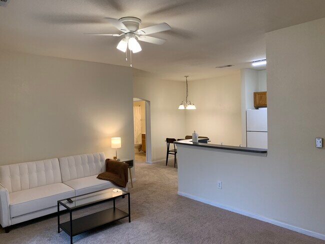 Foto del edificio - 447 W Longleaf Dr