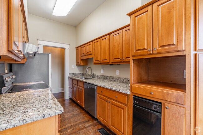 2 habitaciones, 2 baños - 1586 pies cuadrados - Cocina - 200 Stonewall St