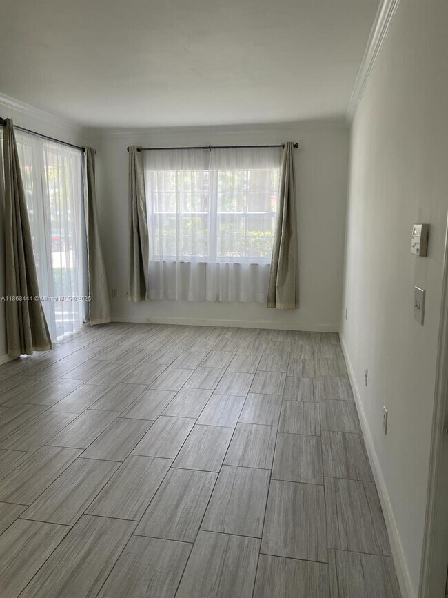 Foto del edificio - 3155 NE 184th St