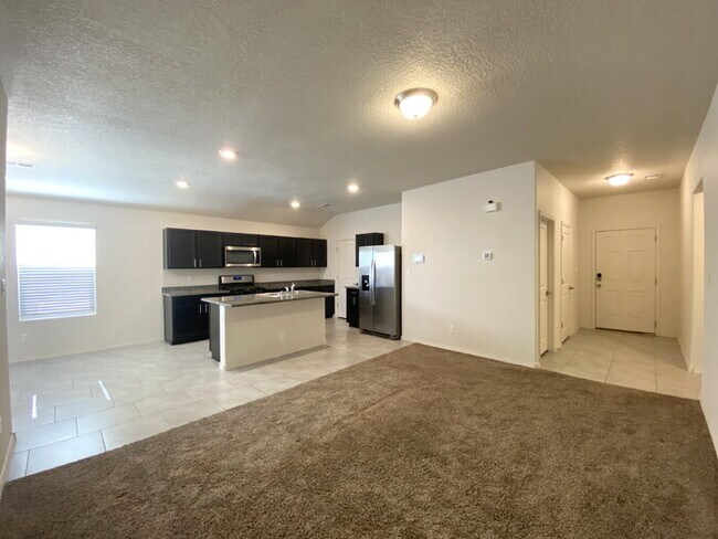 Foto del edificio - Enchanted Hills - 3BR/2Bath/Backyard Mountantain Views