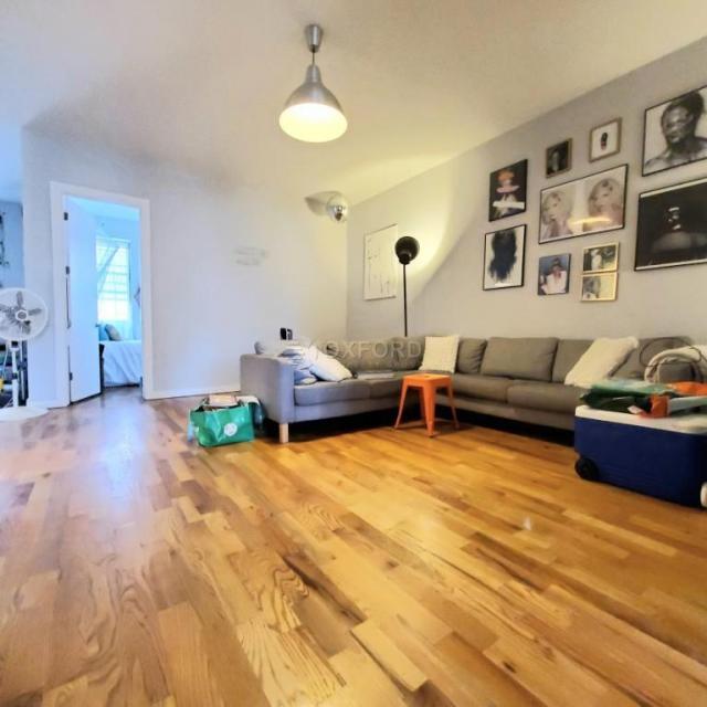 Foto principal - 3 bedroom in Brooklyn NY 11206