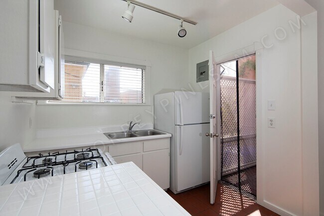 Foto del edificio - *OPEN HOUSE: 6/21 9:30-10:30AM* 1BR Betwee...