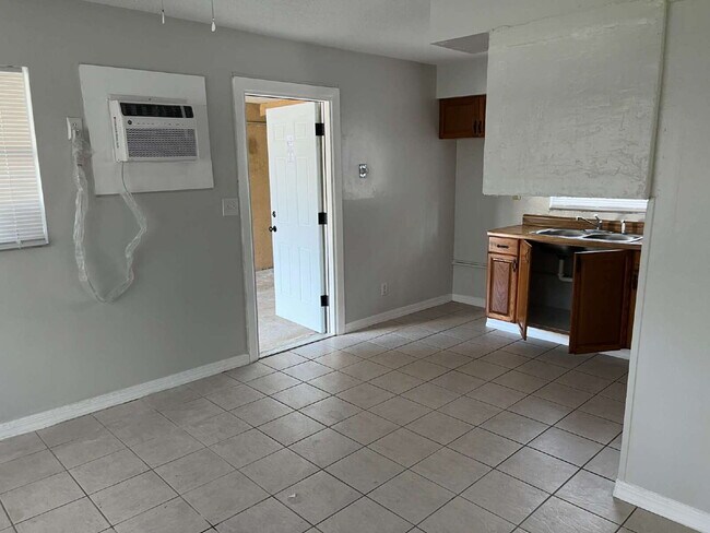 Foto del edificio - Charming 2BR/1BA in Quiet Alva – Fresh Pai...