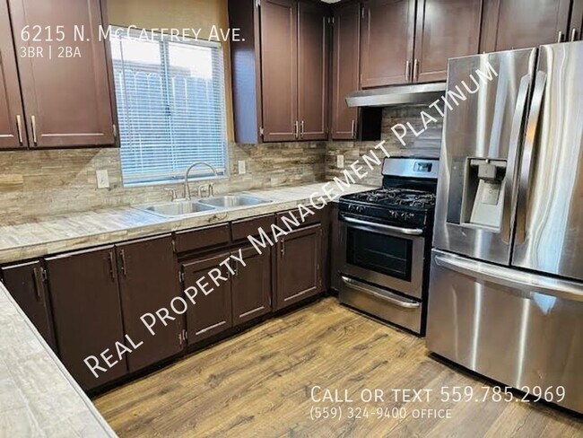 Foto del edificio - 6215 N McCaffrey Ave