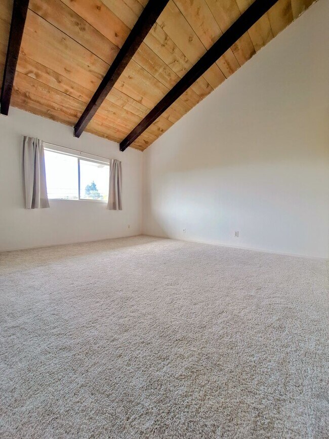 Foto del edificio - Spacious Second Floor 1bd Condo in Great P...